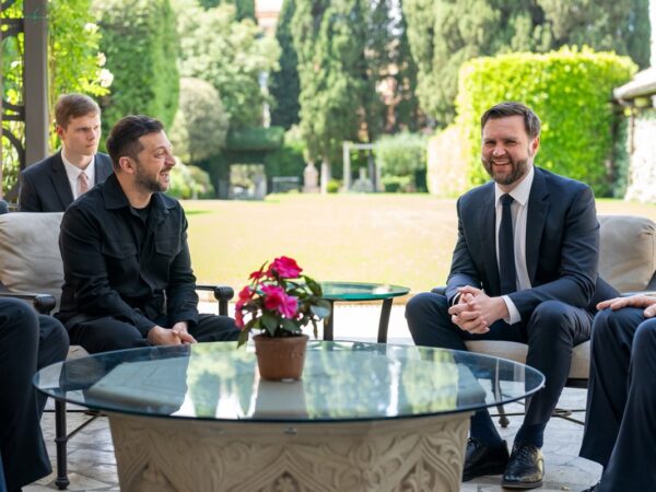 Новини світу - Венс сказав, про що говорив із Зеленським у Римі
