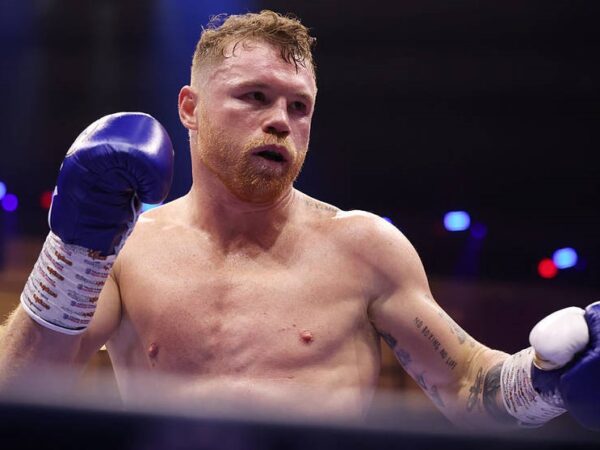 Новини спорту - Відомий промоутер поділився думкою щодо бою Альварес - Кроуфорд