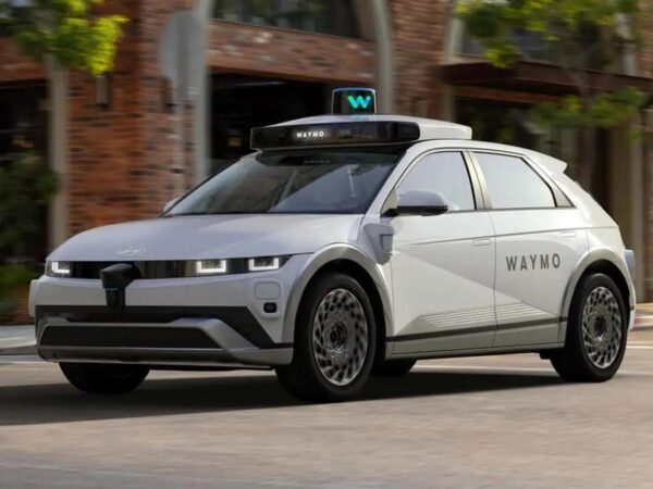 Авто новини - Waymo відкликає майже всі свої роботаксі через зіткнення з перешкодами