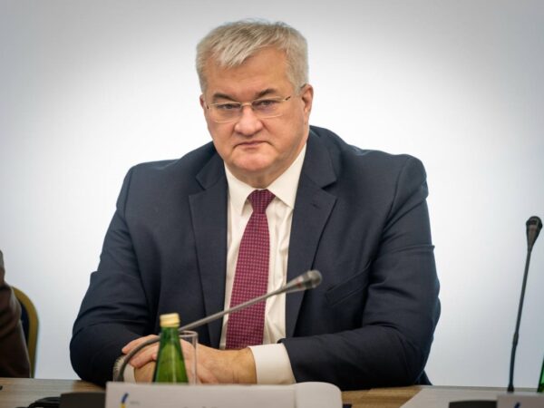 Новини світу - ЄС ускладнив життя російським олігархам - Сибіга