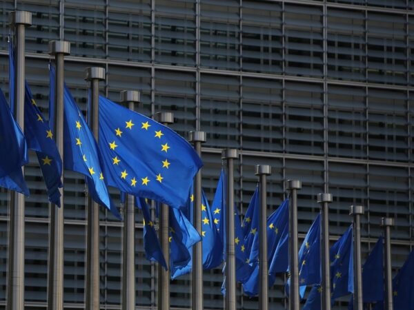 Новини світу - Єврокомісія представила план відмови від енергоносіїв РФ