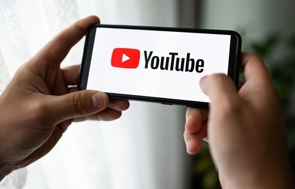 Новини України - YouTube заблокував канали Арестовича та інших підсанкційних осіб