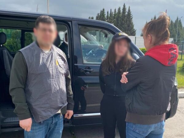 Новини України - З Німеччини екстрадували підозрювану у розкраданні землі під Києвом