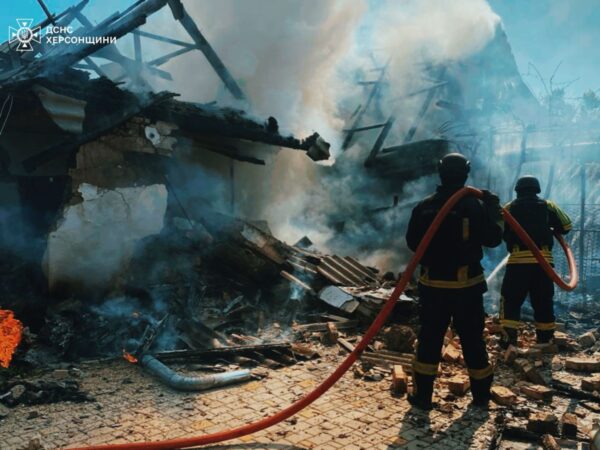Новини України - З’явилися фото наслідків обстрілів у Херсоні