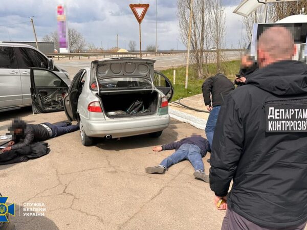 Новини України - Затримано 13 організаторів схем для ухилянтів