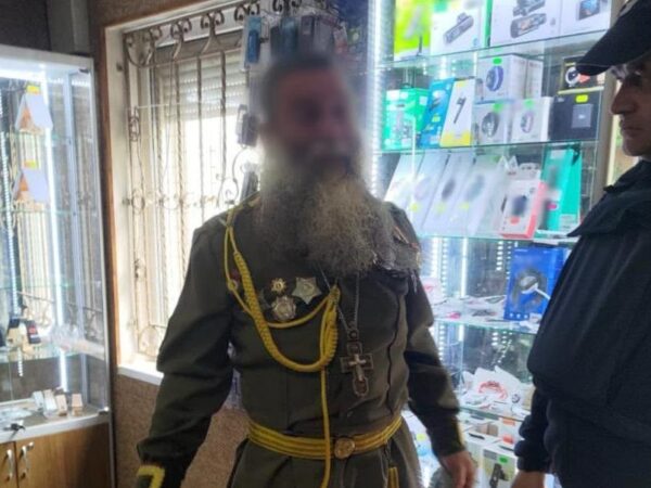 Новини України - Затримано священника УПЦ МП, що вбрався в радянську форму