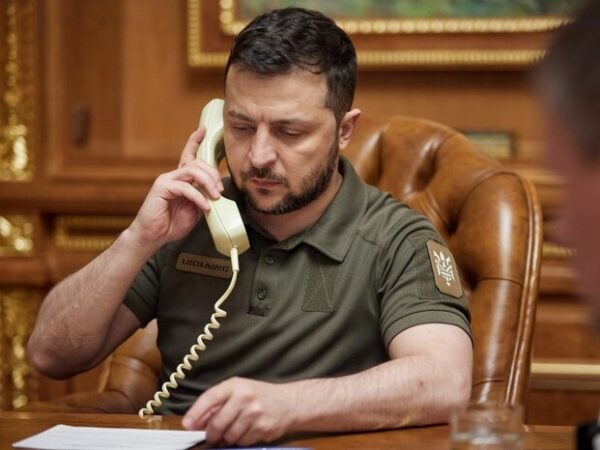 Новини України - Зеленський і Трамп проводять телефонну розмову