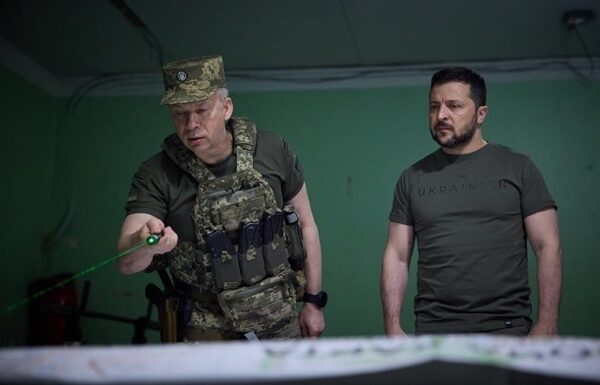 Новини України - Зеленський заслухав доповідь Сирського