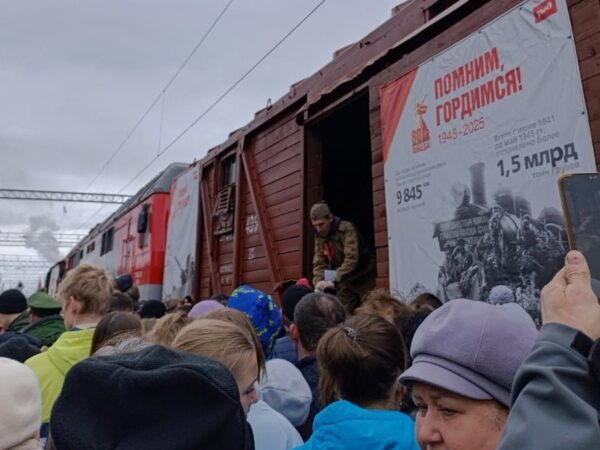 Новини світу - Жителі російського міста билися за кашу біля "поїзда перемоги"