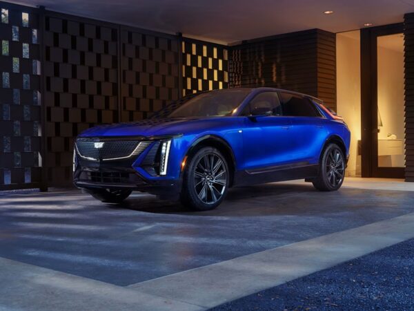 Авто новини - Cadillac відкликає електрокари Lyriq через проблему з дисплеєм