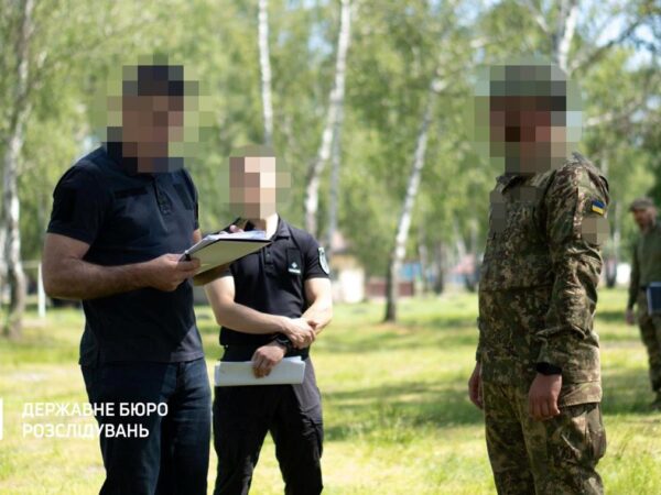 Новини України - Чотирьох військових затримали за непокору - ДБР