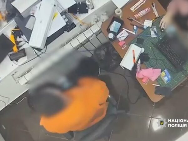 На Кіровоградщині викрили угруповання, які виготовляли та збували підроблені документи, - Нацполіція