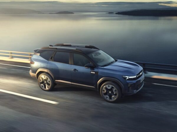 Авто новини - Dacia представила кросовер із запасом ходу 1450 км