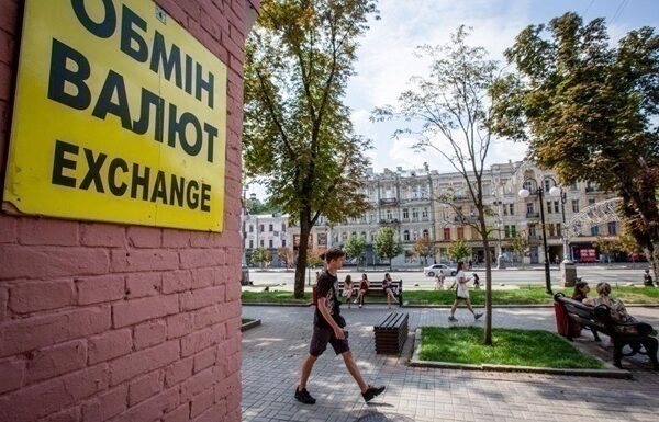 Новини бізнесу - Долар і євро знову зросли на готівковому ринку