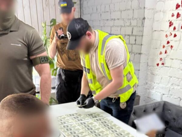 Новини Києва - Фіктивний діагноз дружині: у Києві чиновник за гроші допоміг ухилянту