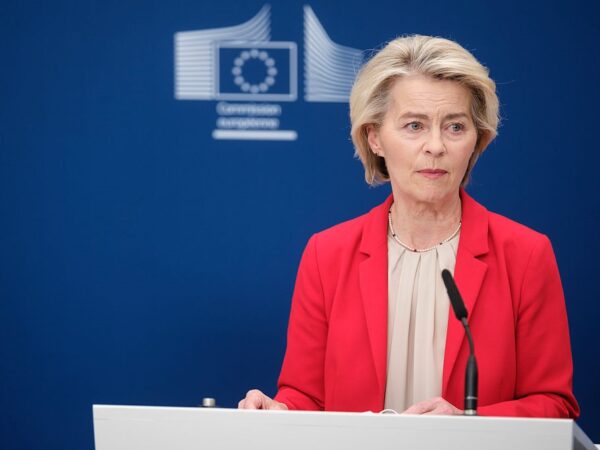 Новини світу - Фон дер Ляєн загрожує вотум недовіри: деталі