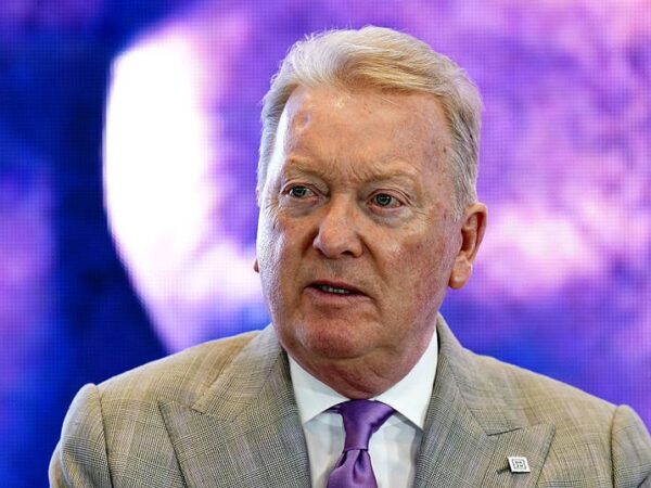 Новини спорту - Френк Воррен про Дюбуа перед боєм: Жодних проблем, усе під контролем