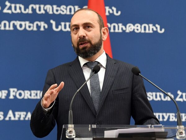 Новини світу - Глава МЗС Вірменії порадив Лаврову не втручатися у справи країни