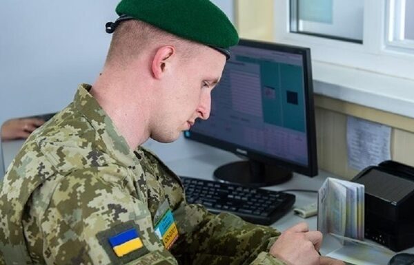 Новини України - Із ламінованим свідоцтвом про народження за кордон випускають - ДПСУ