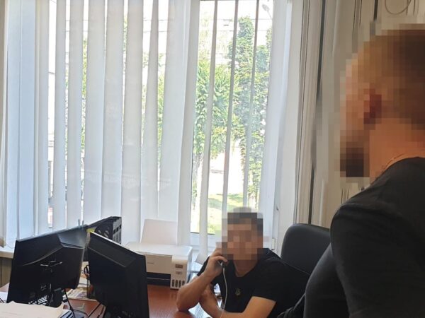 Новини України - На Дніпропетровщині правоохоронець за гроші видаляв дані про ухилянтів