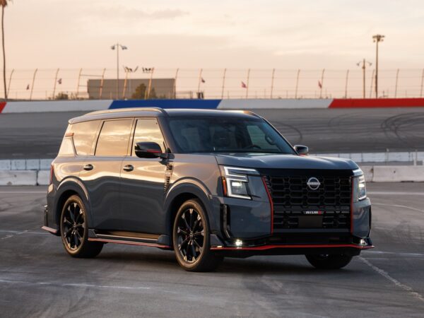 Авто новини - Nissan представила спортивну версію позашляховика Armada