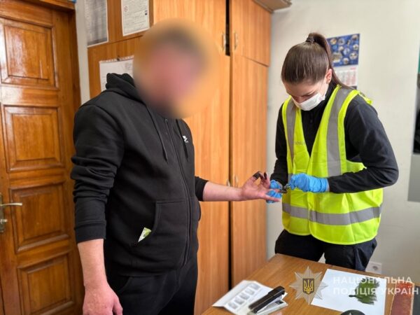 Новини України - Поранив і пограбував військового: одесит отримав вісім років за напад