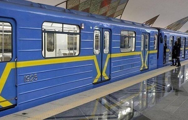 Новини Києва - Пошкодження колій метро у Києві: між двома станціями курсуватиме автобус