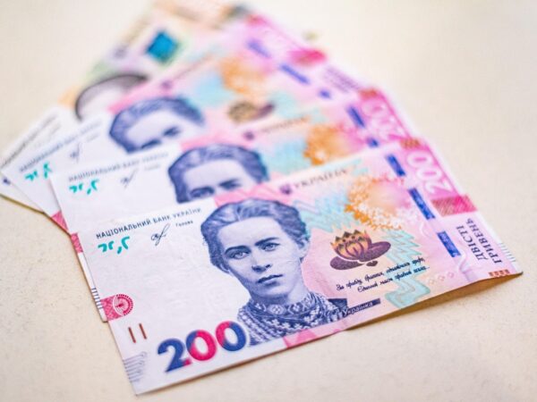 Без категорії - Середня зарплата зросла на чверть