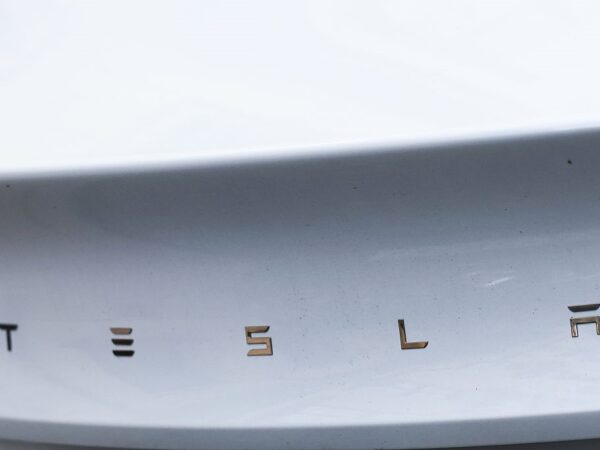 Авто новини - Tesla очолила рейтинг вживаних авто в Україні