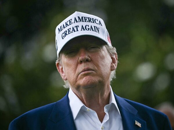Новини бізнесу - Трамп обвалив долар до значень 2022 року