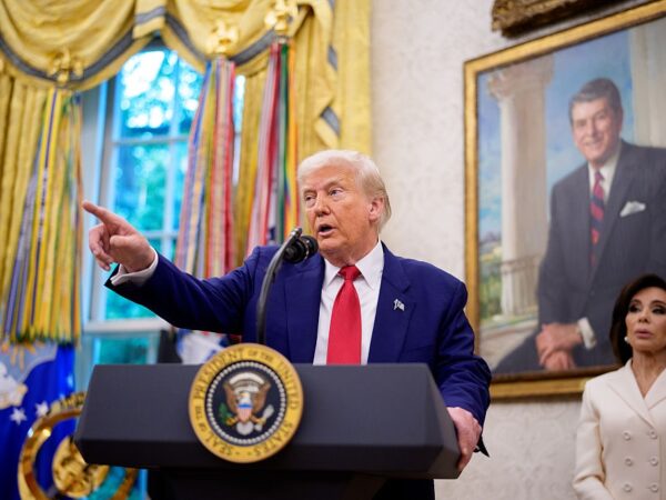 Новини світу - Трамп запровадив заборону на в’їзд для громадян 12 країн