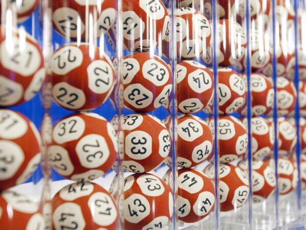 Новини світу - У Канаді пенсіонер менш ніж за рік тричі виграв у лотереї