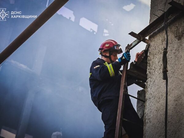 Новини України - У Харкові внаслідок удару РФ горить багатоквартирний дім