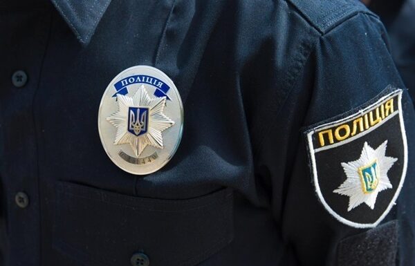 Новини України - У Харкові затримали дівчину, яка вдарила поліцейського