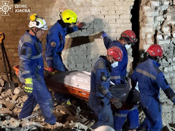 Новини Києва - У Києві з-під завалів дістали тіла ще трьох людей