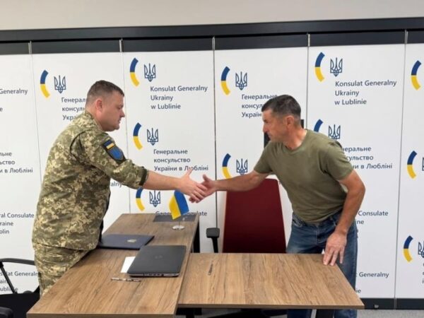 Новини світу - У Польщі четверта група добровольців підписала контракти із ЗСУ