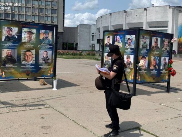 Новини України - У Сумах на портретах загиблих воїнів вирізали Z