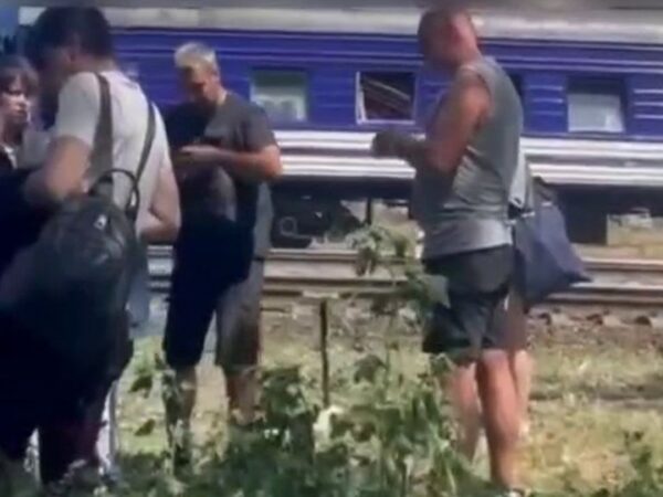 Новини України - Укралізниця повідомила про збій в русі потягів через удар рашистів