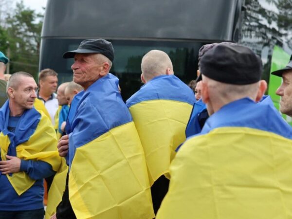 Новини України - Україна повернула з полону п'яту групу військових