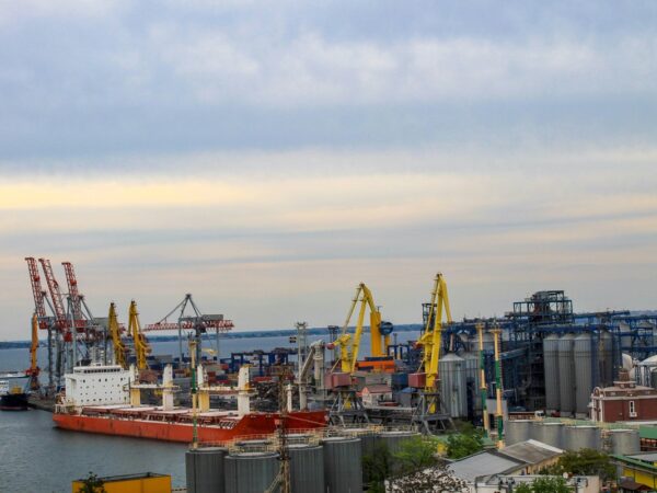 Новини бізнесу - Українські морпорти обробили 40 млн тонн вантажів з початку року