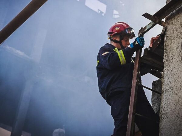 Новини України - В Харкові ліквідовано пожежу на підприємстві після обстрілу 7 червня