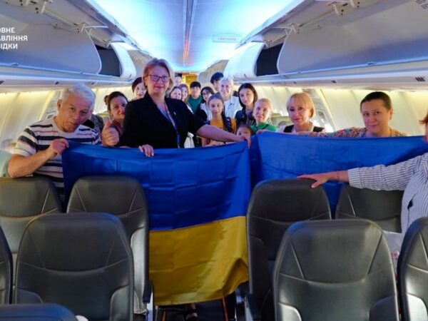 Новини України - З Ірану евакуювали 31 українця, серед них - 14 дітей