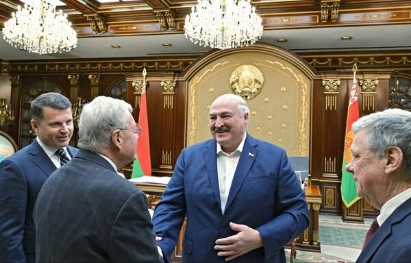 Новини світу - ЗМІ назвали причину поїздки Келлога до Лукашенка