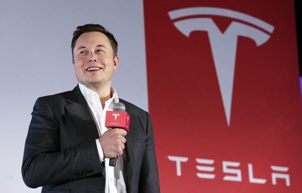 Авто новини - Акції Tesla впали на 8% після заяви Маска про власну політичну партію