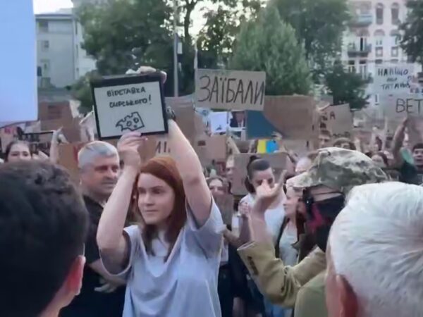 Новини України - Безугла прийшла на протести у Києві