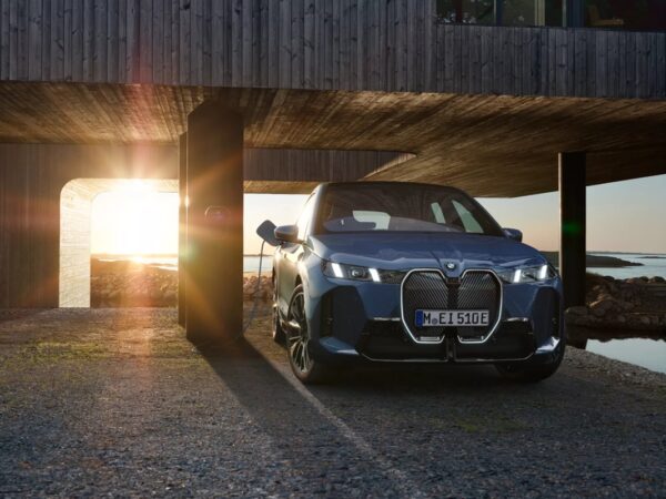 Авто новини - BMW відкликає електромобілі через ризик раптової втрати потужності