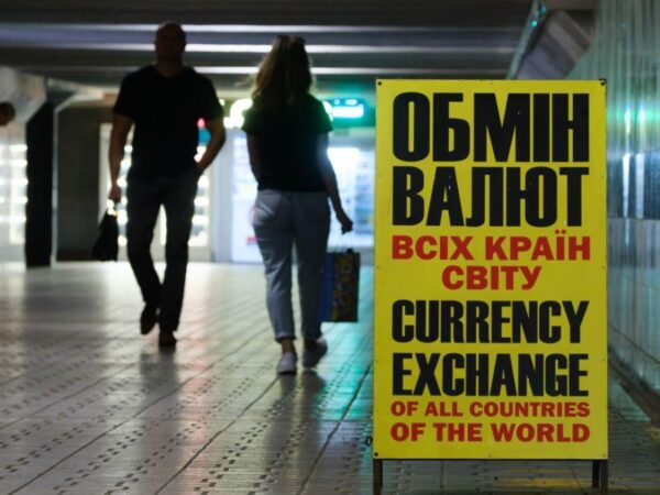 Новини бізнесу - Долар і євро почали дешевшати в обмінних пунктах