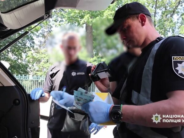 Нацполіція затримала родича посадовця ТЦК, який вимагав гроші у дружини загиблого захисника