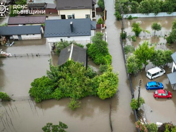 Новини України - Із затоплених будинків біля Львава врятували вісьмох людей