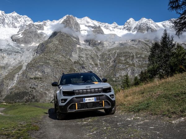 Новини бізнесу - Jeep Avenger досяг 200 тисяч замовлень та отримав повнопривідну версію 4xe